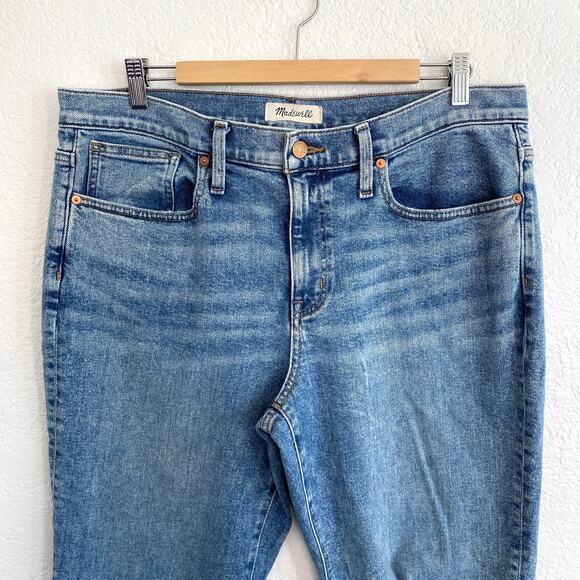 Madewell The Girljean Jeans in Berryton Wash Distressed Denim Edition 31 Petite - Picture 6 of 10